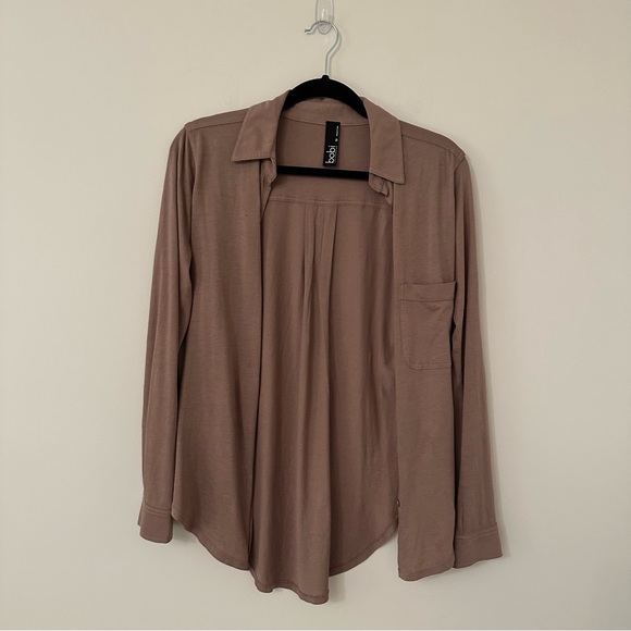 Bobi Lightweight Jersey Button Up in Java - Picture 2 of 8